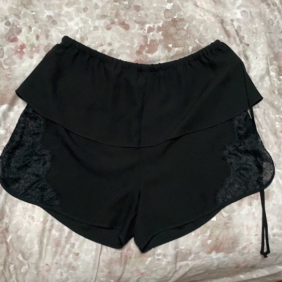 Bcbgmaxazria mixed media lace shorts - Picture 3 of 8